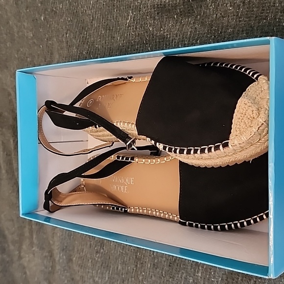 Sandals - Picture 2 of 4